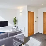 Apartment Host & - Queens Court Scarborough