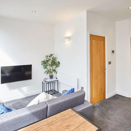 Host & - Queens Court