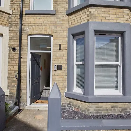 Host & - Queens Court Apartment *