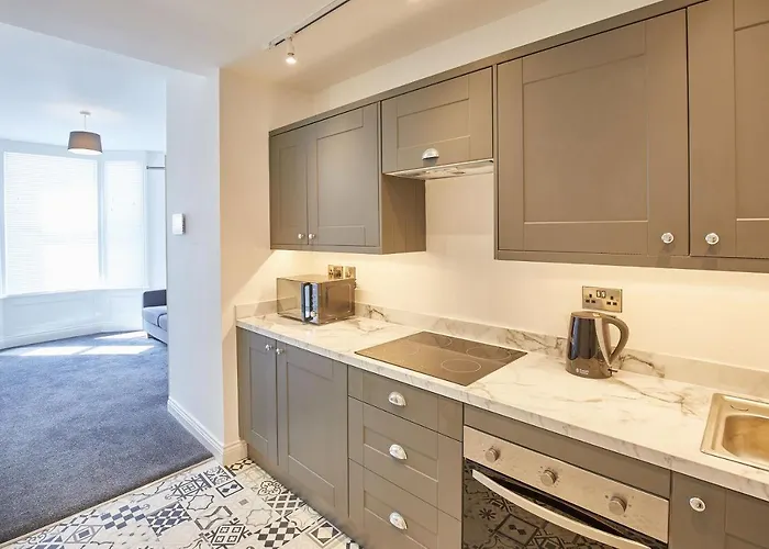 Apartment Host & - Queens Court *