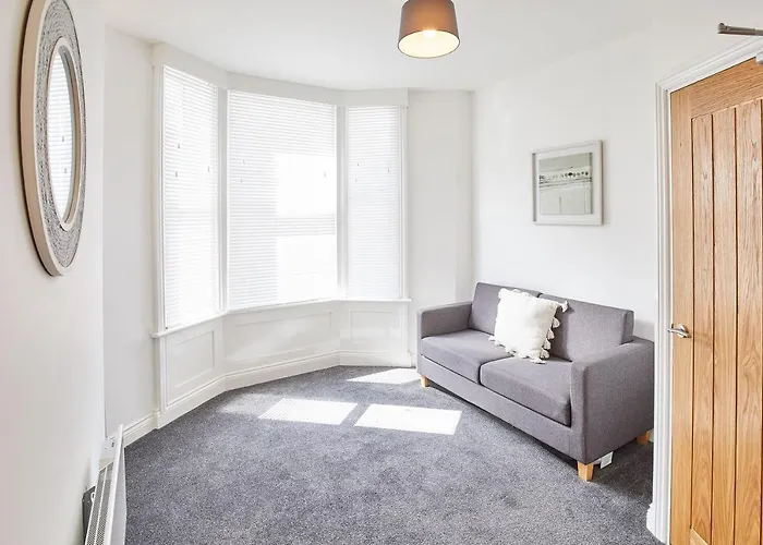 Apartment Host & - Queens Court