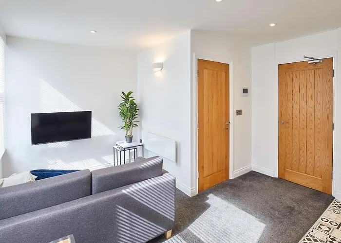 Apartment Host & - Queens Court Scarborough