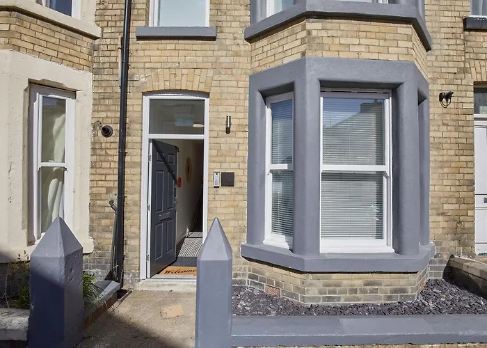 Host & - Queens Court Apartment *